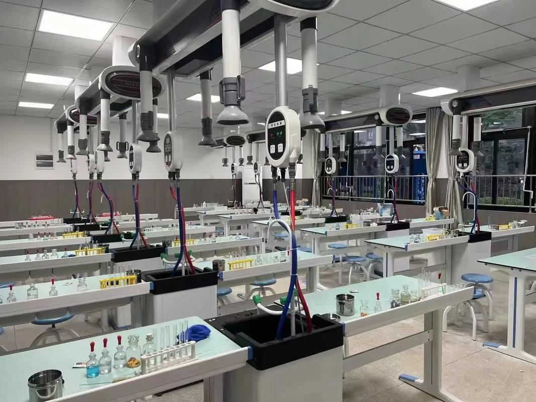 專業設計，智造未來 一站式實驗室家具解決方案